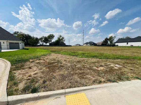 1999 N Riva Ridge Court, Springfield, MO 65802