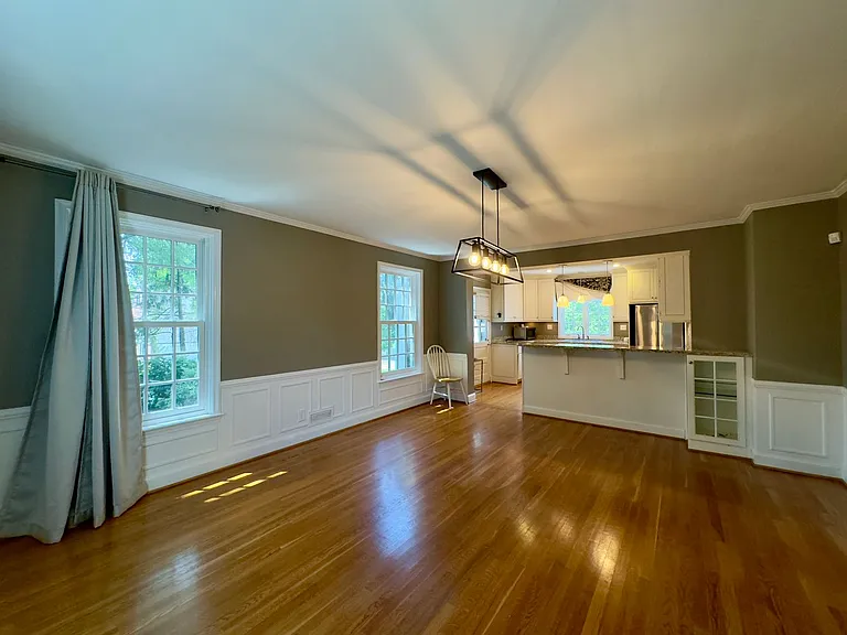 115 E Northern Pkwy — Photo 32