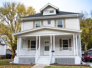 906 E Locust St, Bloomington, IL 61701