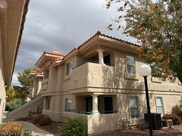 2 bed, 2.0 bath, 1149 sqft, $1,475 — Photo 2