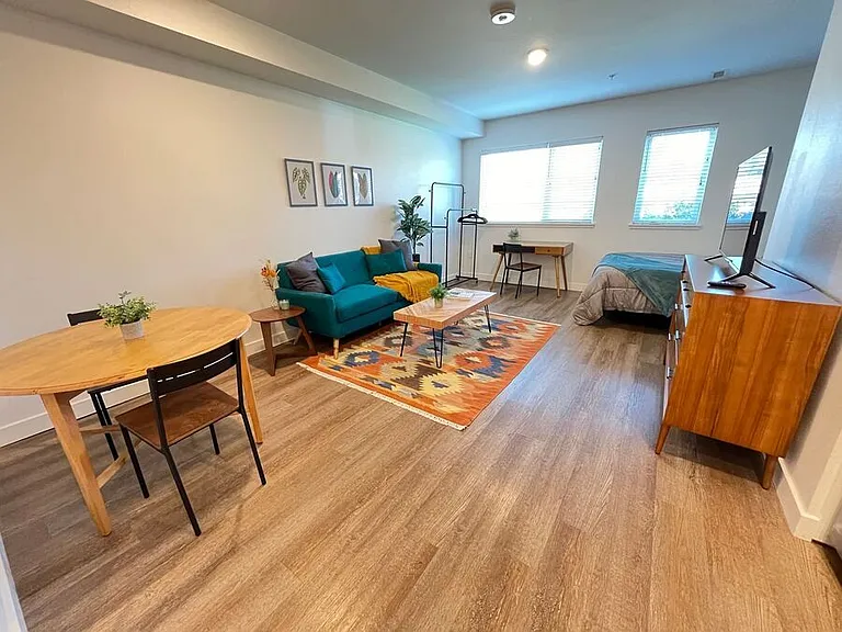 4045 Broadway — Photo 16