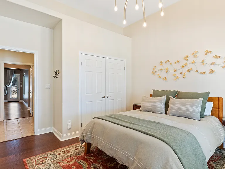 Savannah Pl — Photo 18