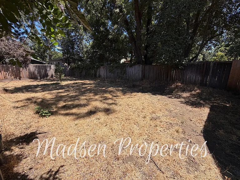 325 W 3rd Ave — Photo 31