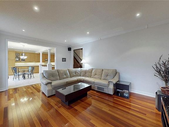 5th image of 2258 Rochester Cir