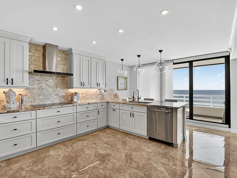 1500 S Ocean Blvd #704 — Photo 9