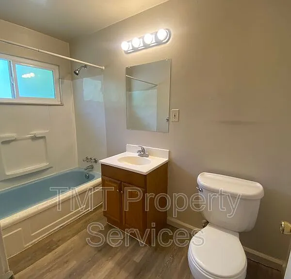 2530 S St #13 — Photo 13