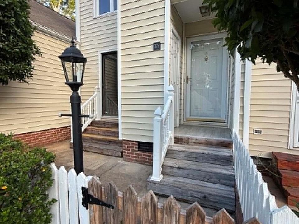1st image of 327 Eastwood Dr
