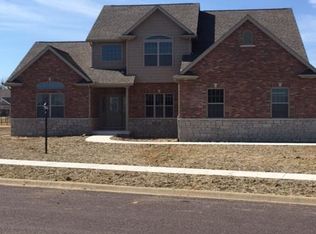 1720 Rustic Oak Dr, Washington, IL 61571