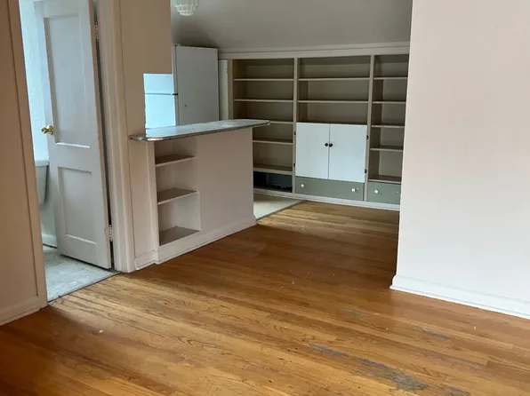 2103 E Rosser