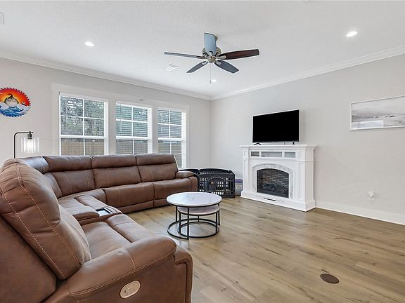 5th image of 12 Millpond Cir