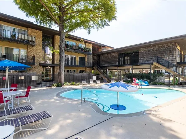 4515 Headwood Dr APT 11, Kansas City, MO 64111