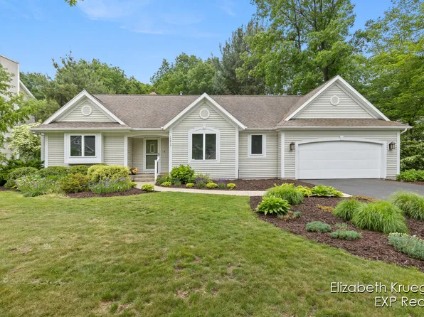 14612 Woodpine Dr, Holland, MI 49424