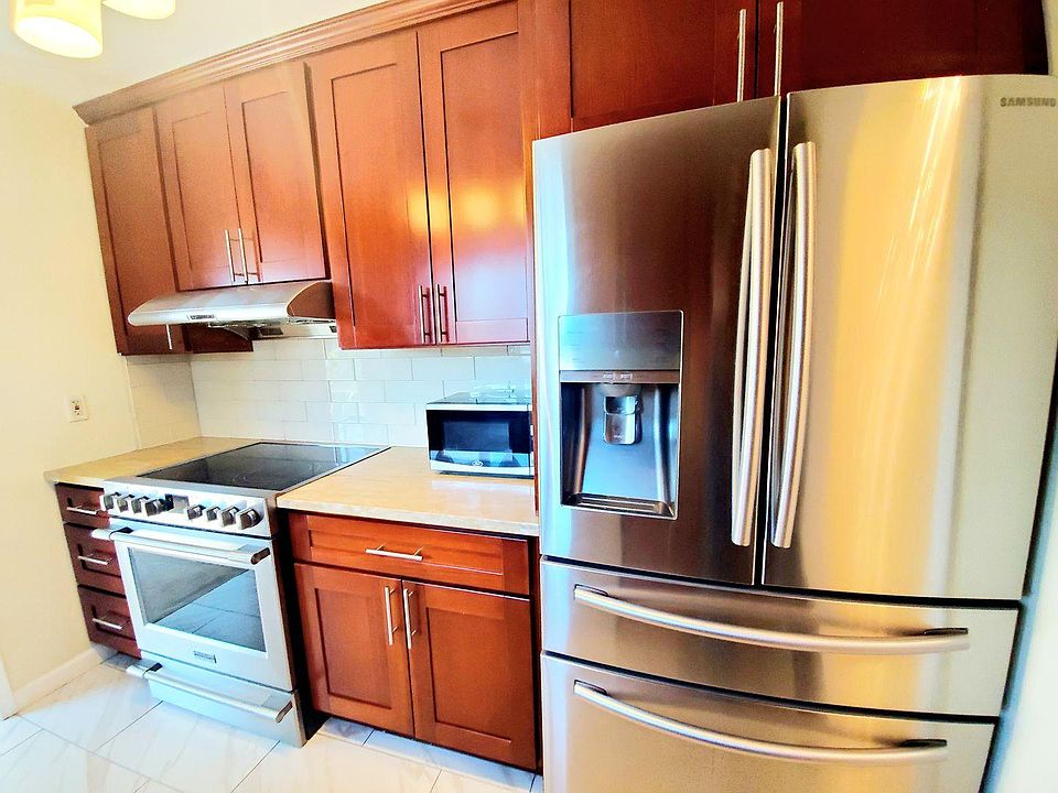 1st image of 819 N Humboldt St APT 402