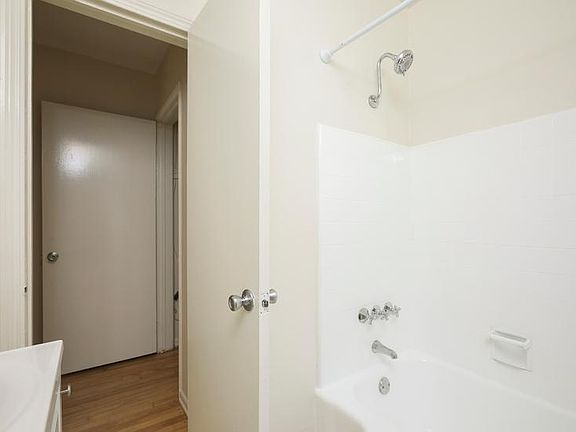 4th image of 255 E California Blvd APT D