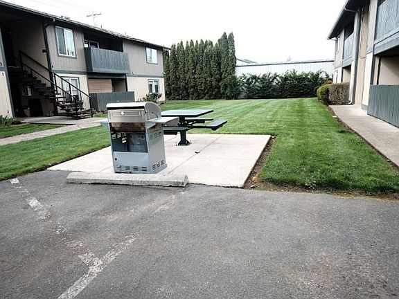 5th image of 1310 45th Ave #1
