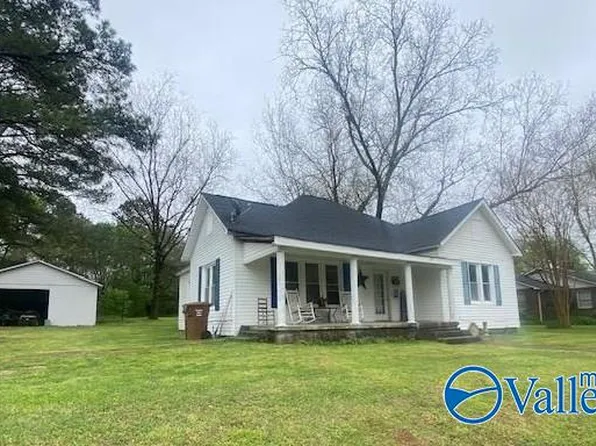 438 East St, Moulton, AL 35650