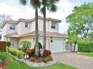 9801 Fairway Cove Ln, Plantation, FL 33324