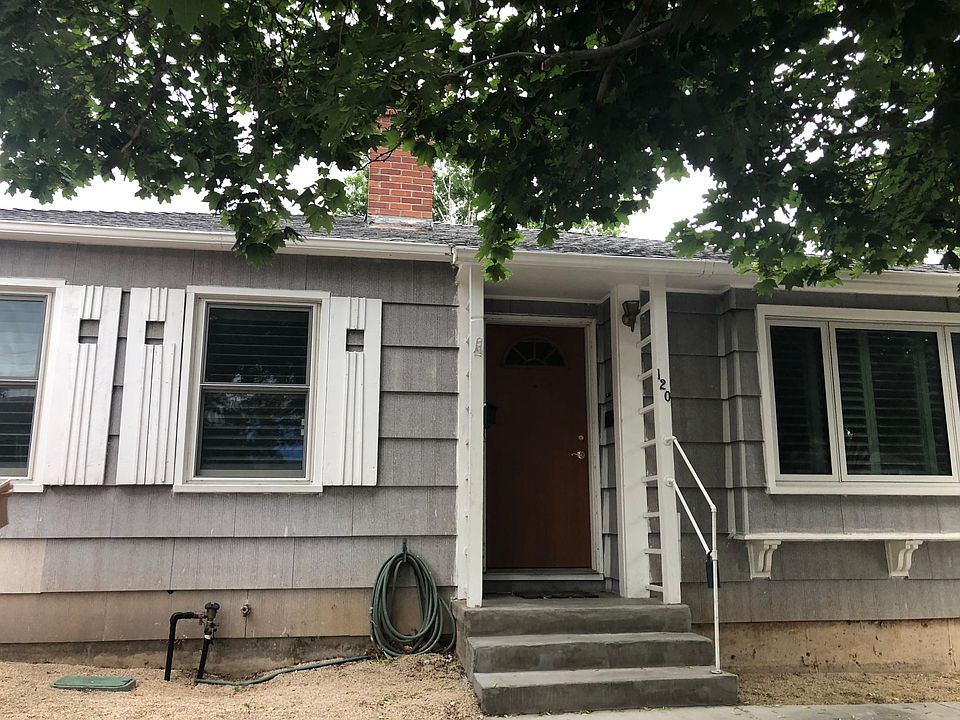 Property front view, updated pictures will be added once it is painted!