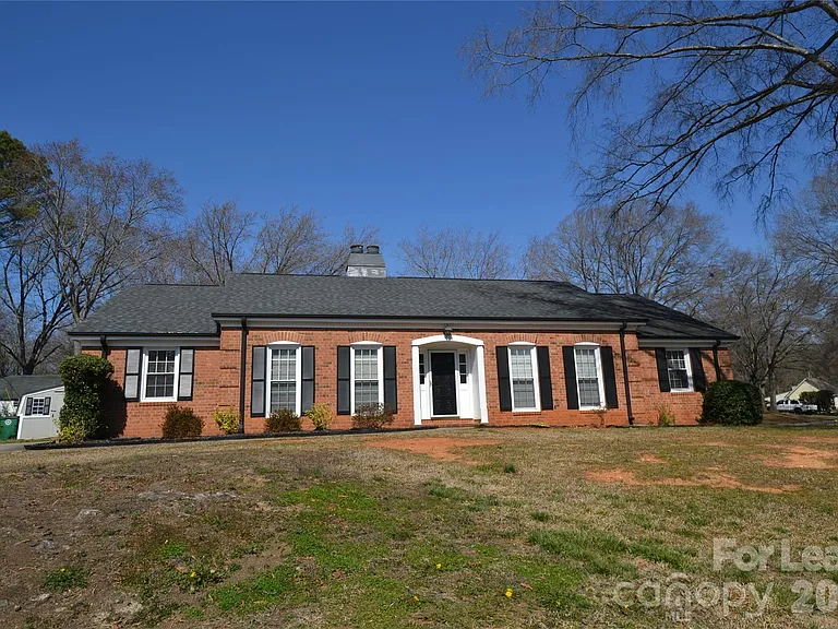 100 Old Farm Ct — Photo 1