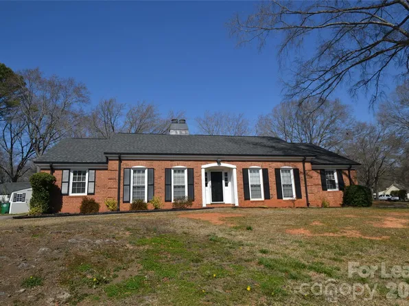 100 Old Farm Ct, Matthews, NC 28104