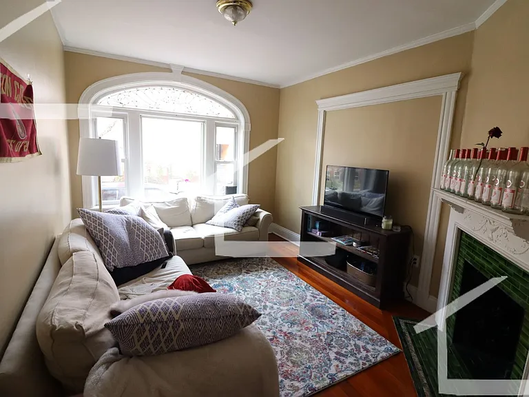 15 Strathmore Rd #4 — Photo 9