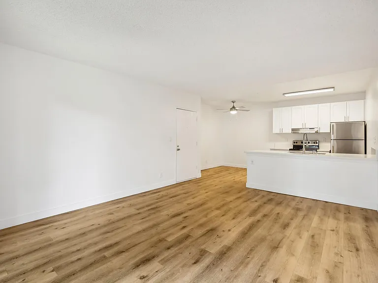 Valle at 9151 Kenwood — Photo 6