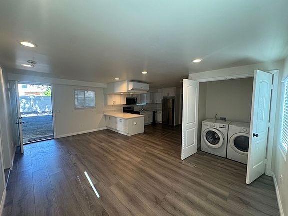 4th image of 2526 W Grand Ave