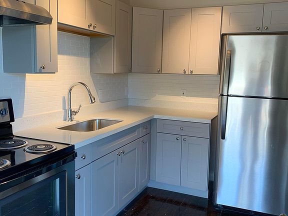 3rd image of 254 Oleander Ave