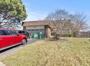 919 Tanglewood Dr, Wheeling, IL 60090