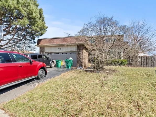 919 Tanglewood Dr, Wheeling, IL 60090