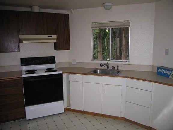 5th image of 10315 Midvale Ave N APT C