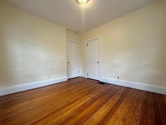 2nd image of 113 Yorktown St #1