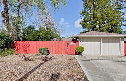 907 Embarcadero Rd Photo 1