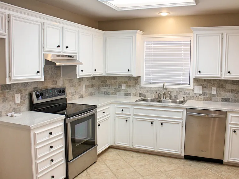 9616 Dover Ave — Photo 3