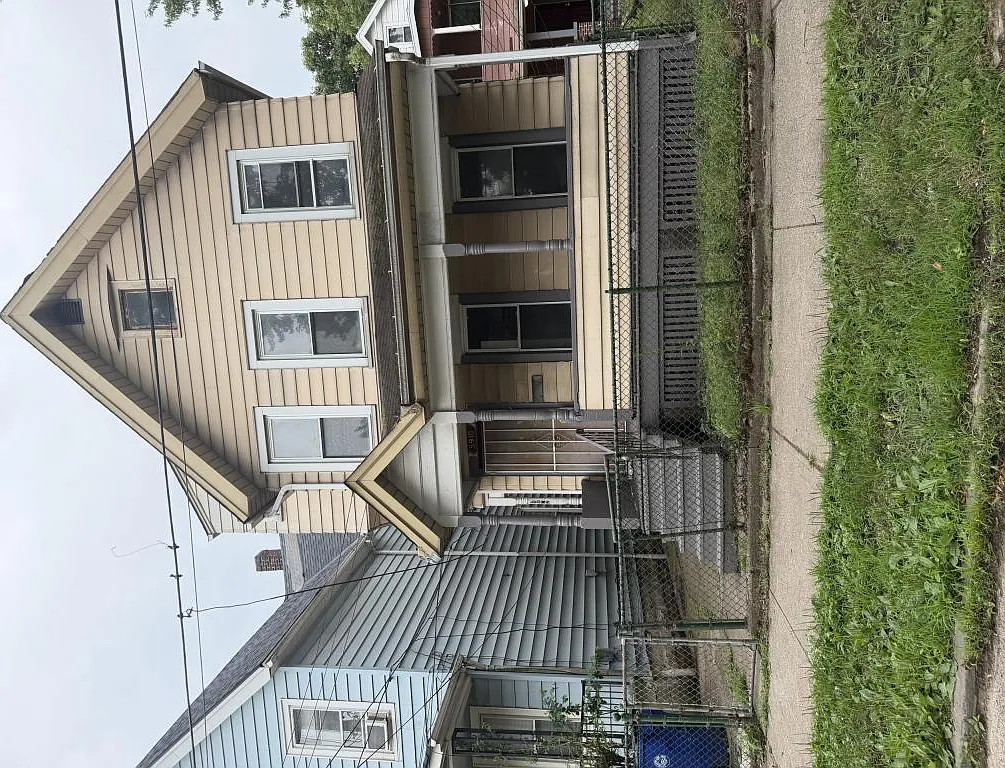 5910 Bonna Ave — Photo 1