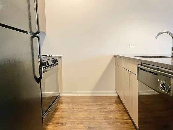 5th image of 2500 N Clybourn Ave APT 205