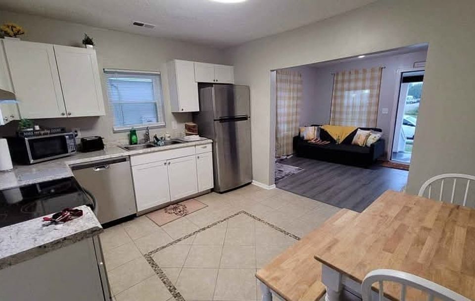 2nd image of 1036 44th St