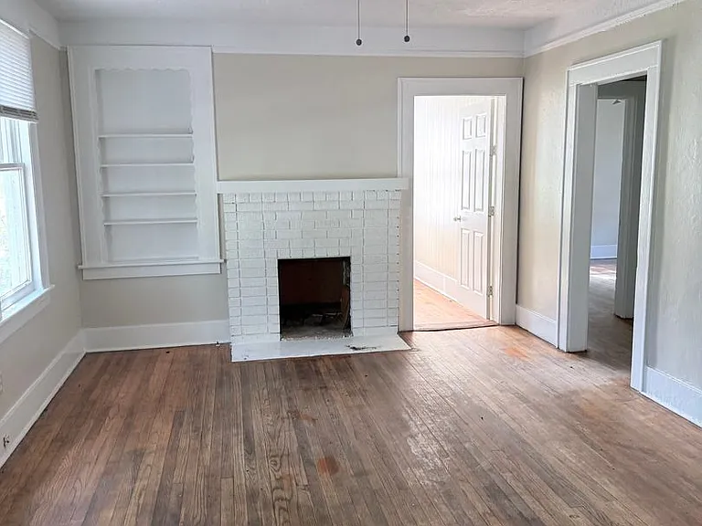 1407 NE 36th St — Photo 1