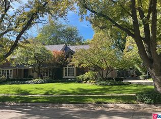 9915 Broadmoor Rd, Omaha, NE 68114