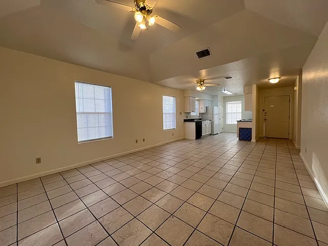512B Crest Dr — Photo 3