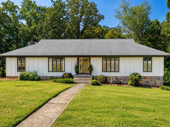 1610 Starboard Dr, Hixson, TN 37343