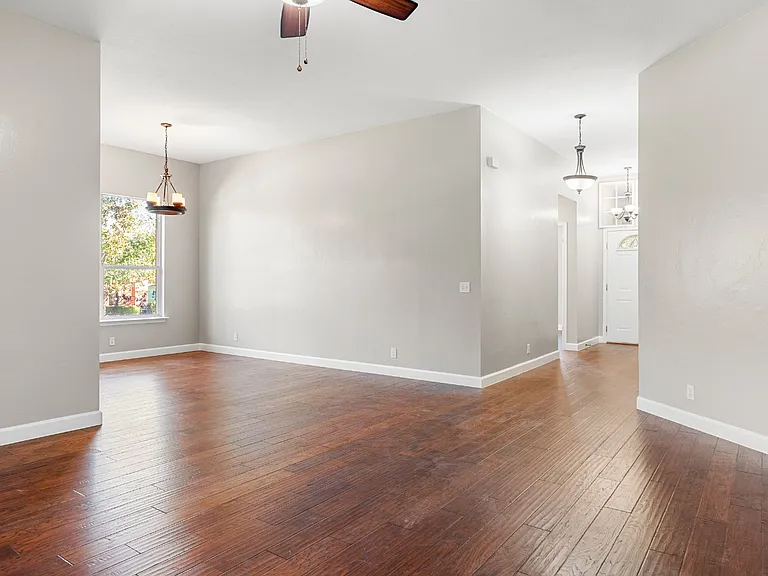 6802 Auckland Ct — Photo 9