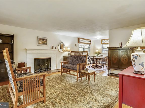 5th image of 423 Lincoln Ave