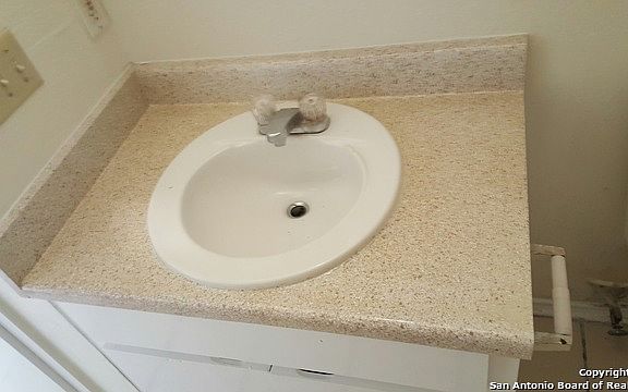 4th image of 611 W Harding Blvd #3