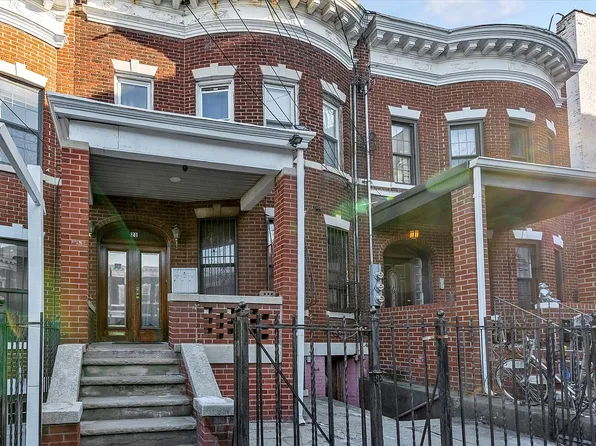 21 Charlotte St, Flushing, NY 11385