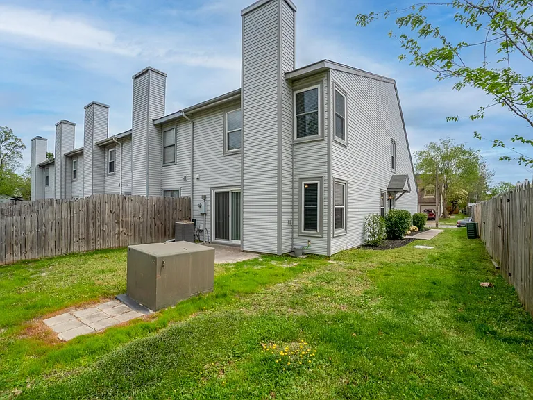 4752 Woodglen Ct — Photo 26