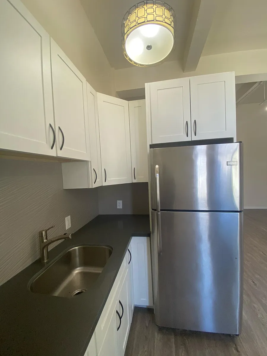 Building Photo - 35 Russia Ave #B