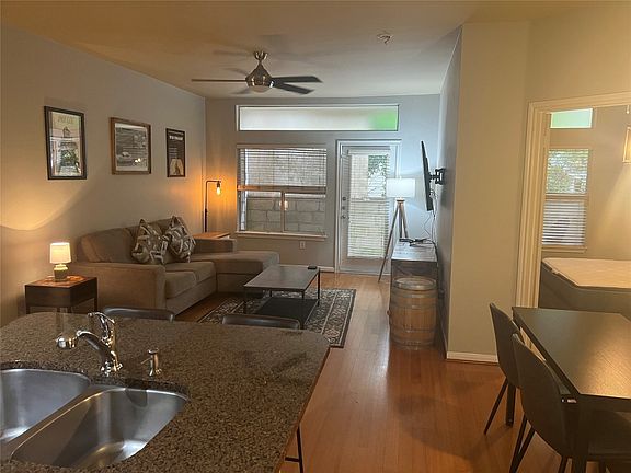 3rd image of 2209 Hancock Dr APT 29