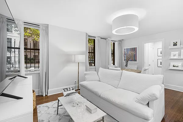 Rented by CitySites Real Estate Group | media 9