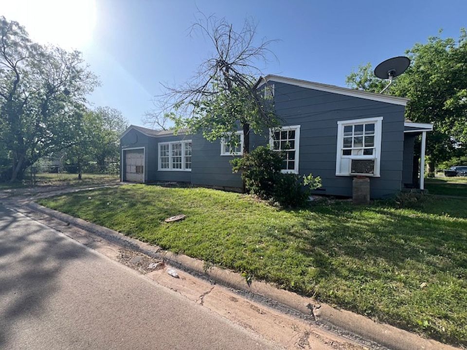 2nd image of 901 Ballinger St